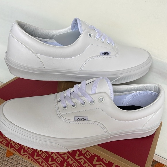 Vans Men’s Era Classic Tumble)Truewhite
VN0A38FRODJ
Sneakers - Picture 7 of 16